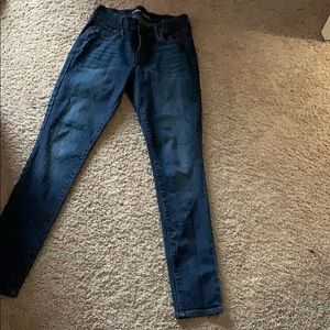 Blue mid-rise jeans